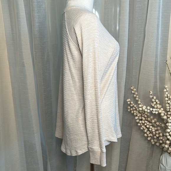 American Eagle Cream Notch Oversized Long sleeve Sz M - Picture 3 of 6